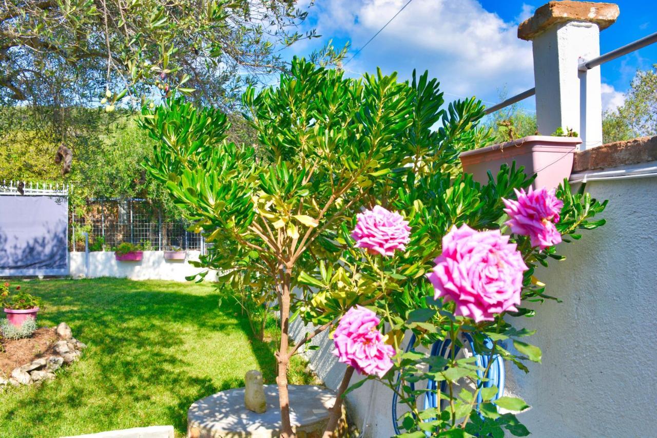 Ninas Cottage Линя Экстерьер фото