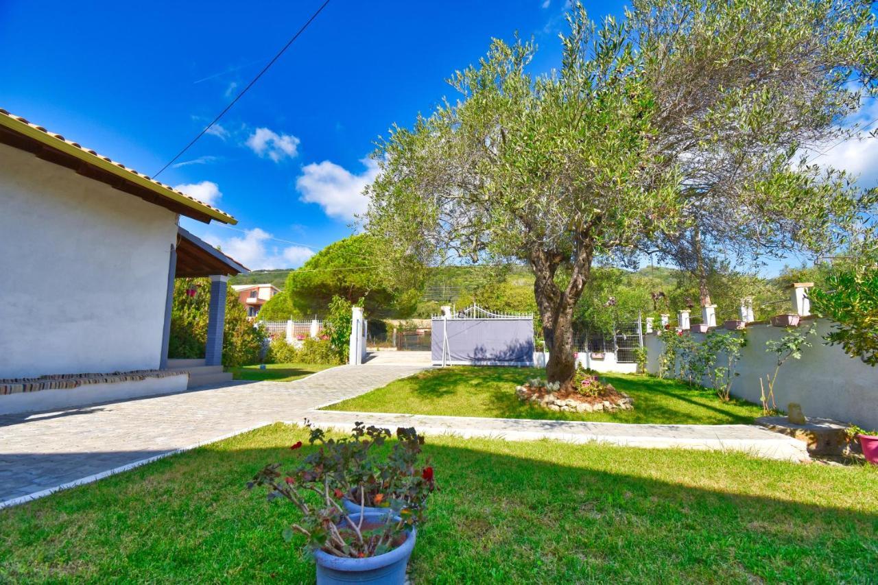 Ninas Cottage Линя Экстерьер фото